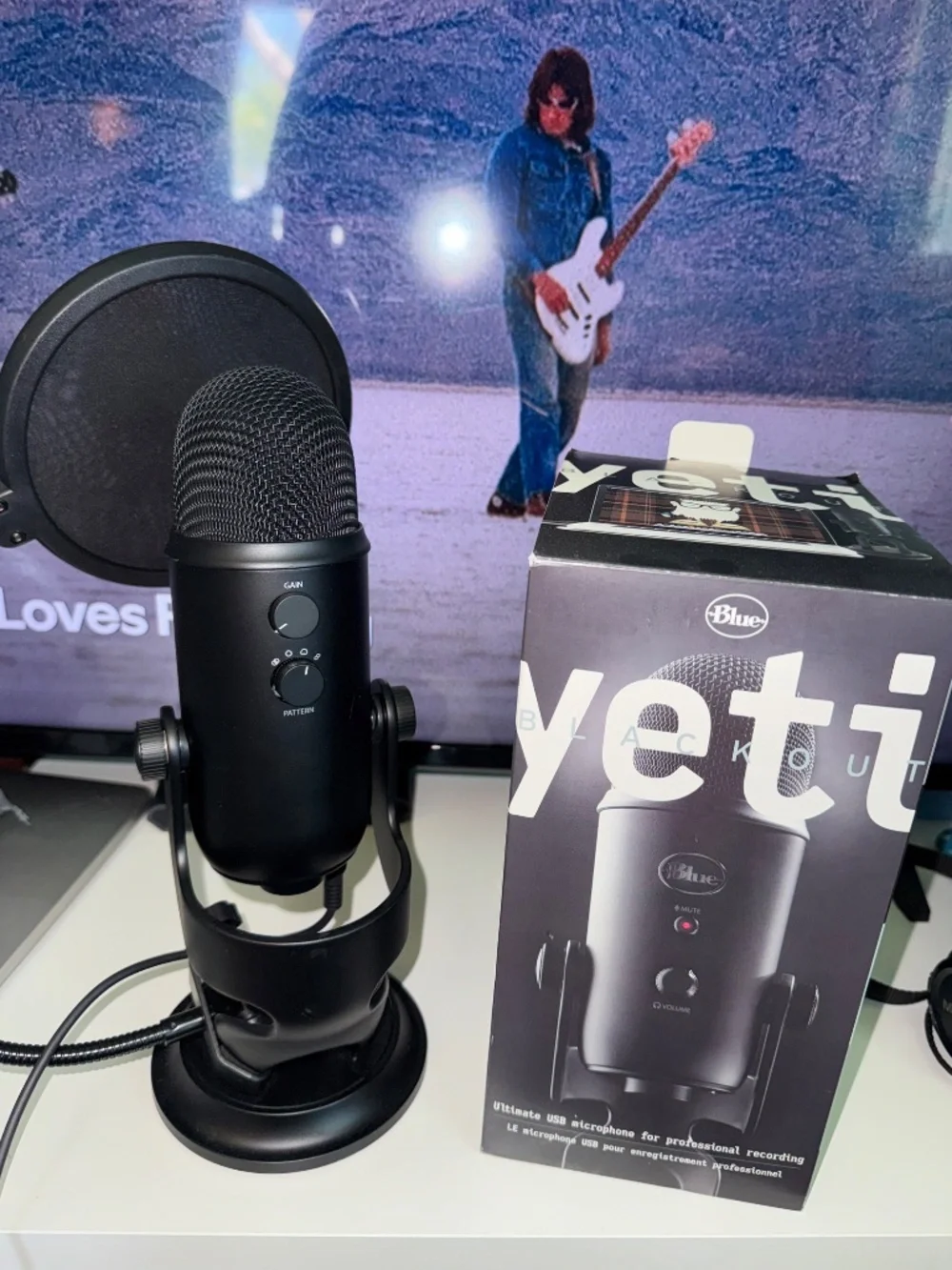 Logitech Creators Blue Yeti USB Microphone for PC and Mac